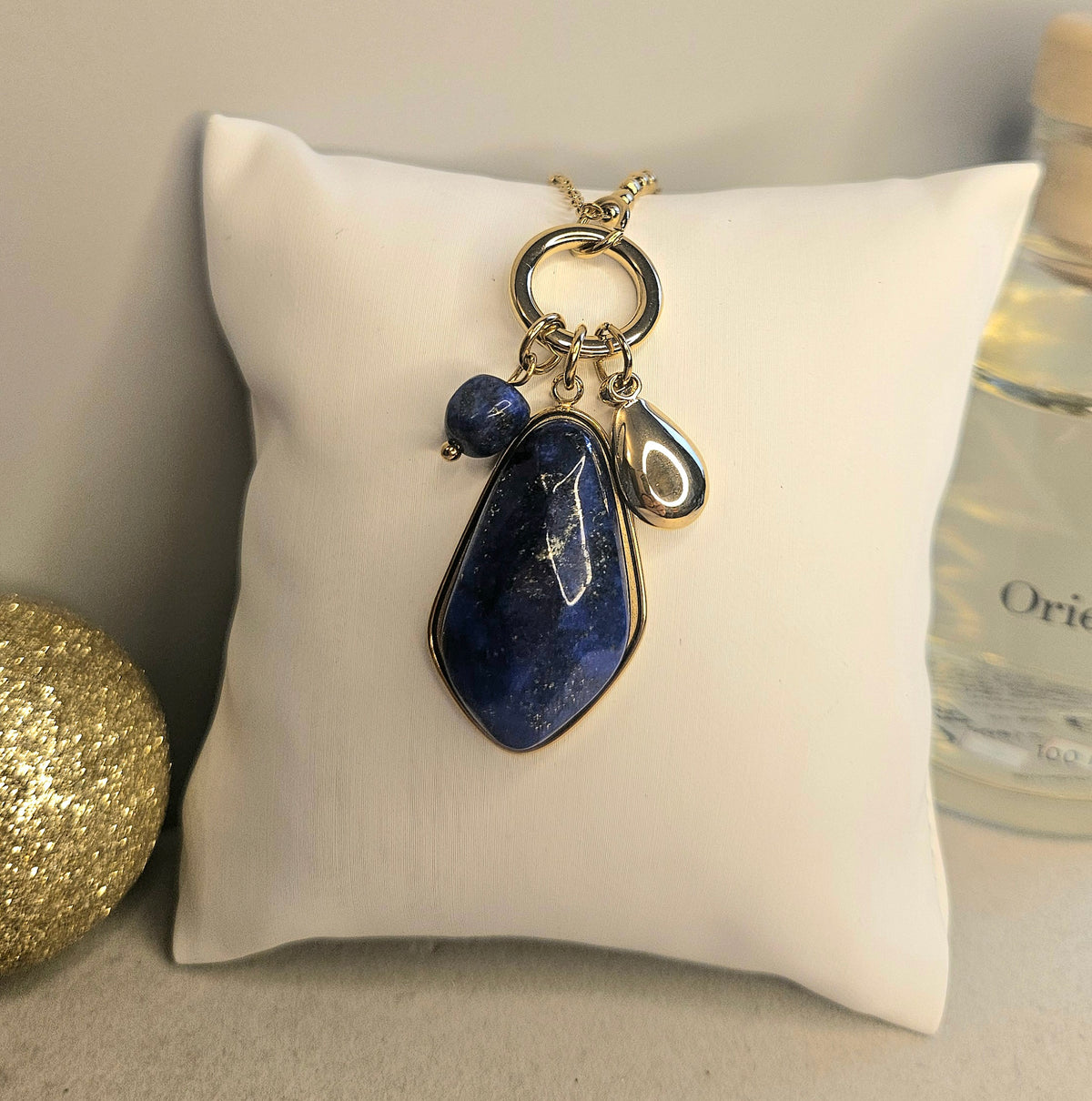 Collier goute sodalite bleue