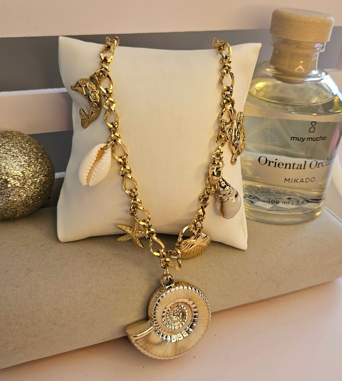 Collier coquillage dore