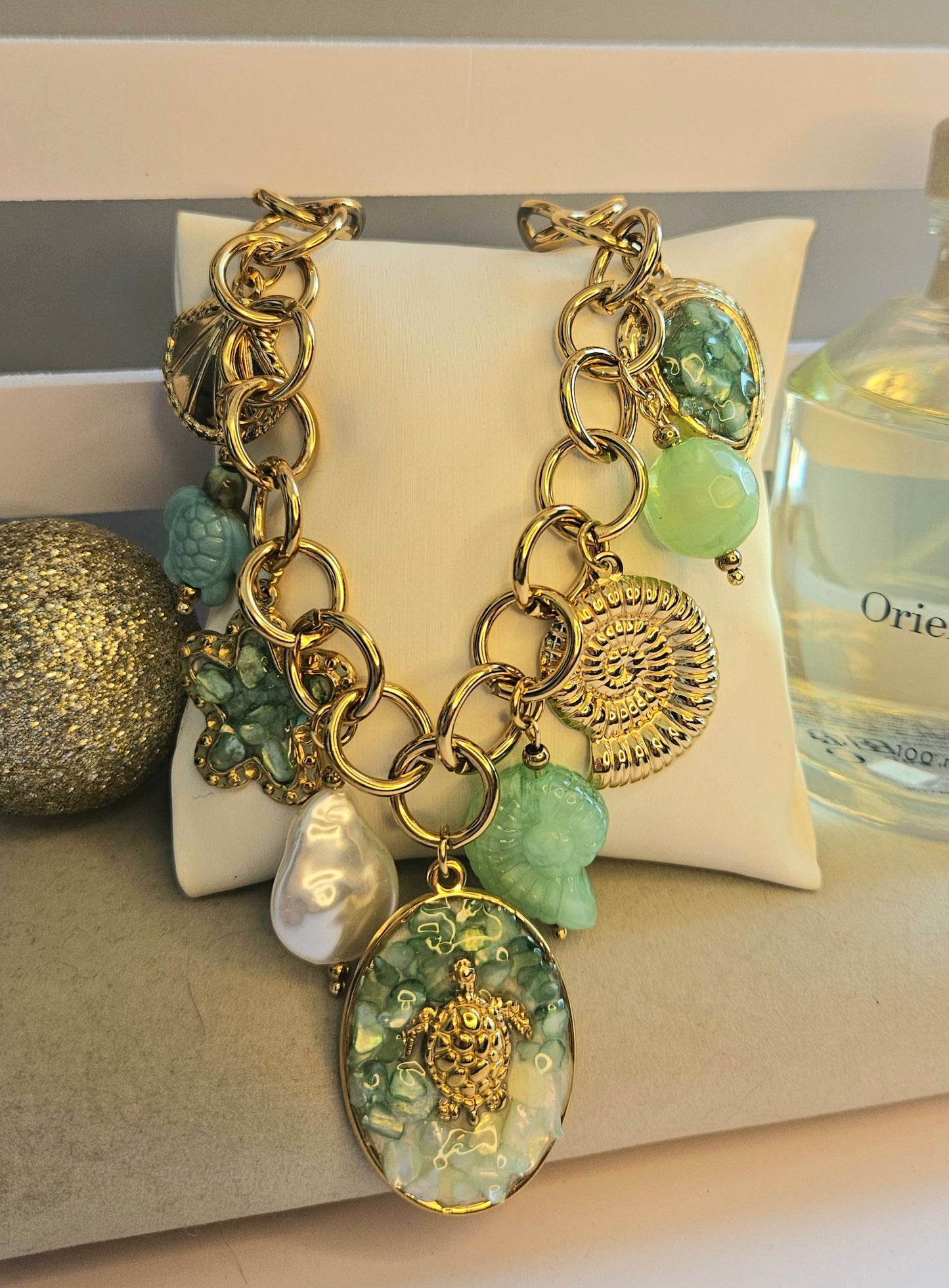 Collier tortue verte