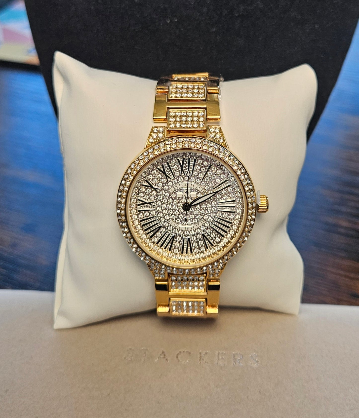 Bracelet montre tout strass fond argenté model moyen