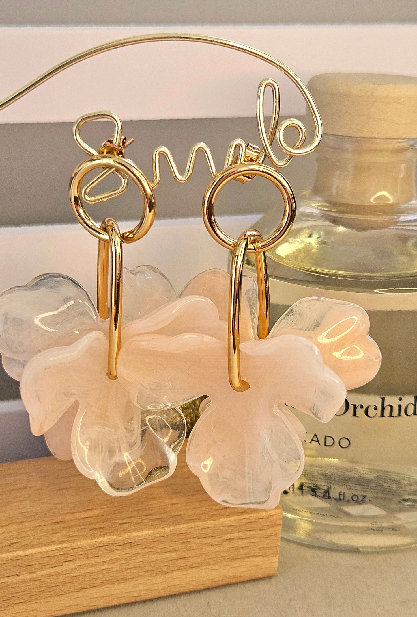Boucles d'oreilles fleur resine champagne