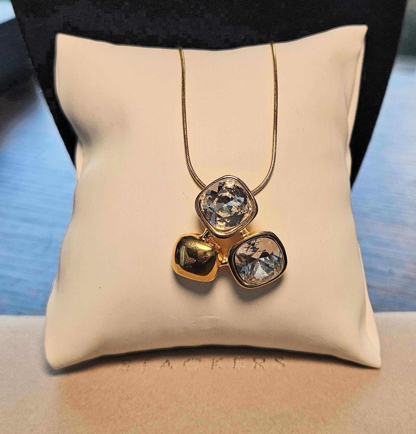 Collier 3 carrés 2 cristaux