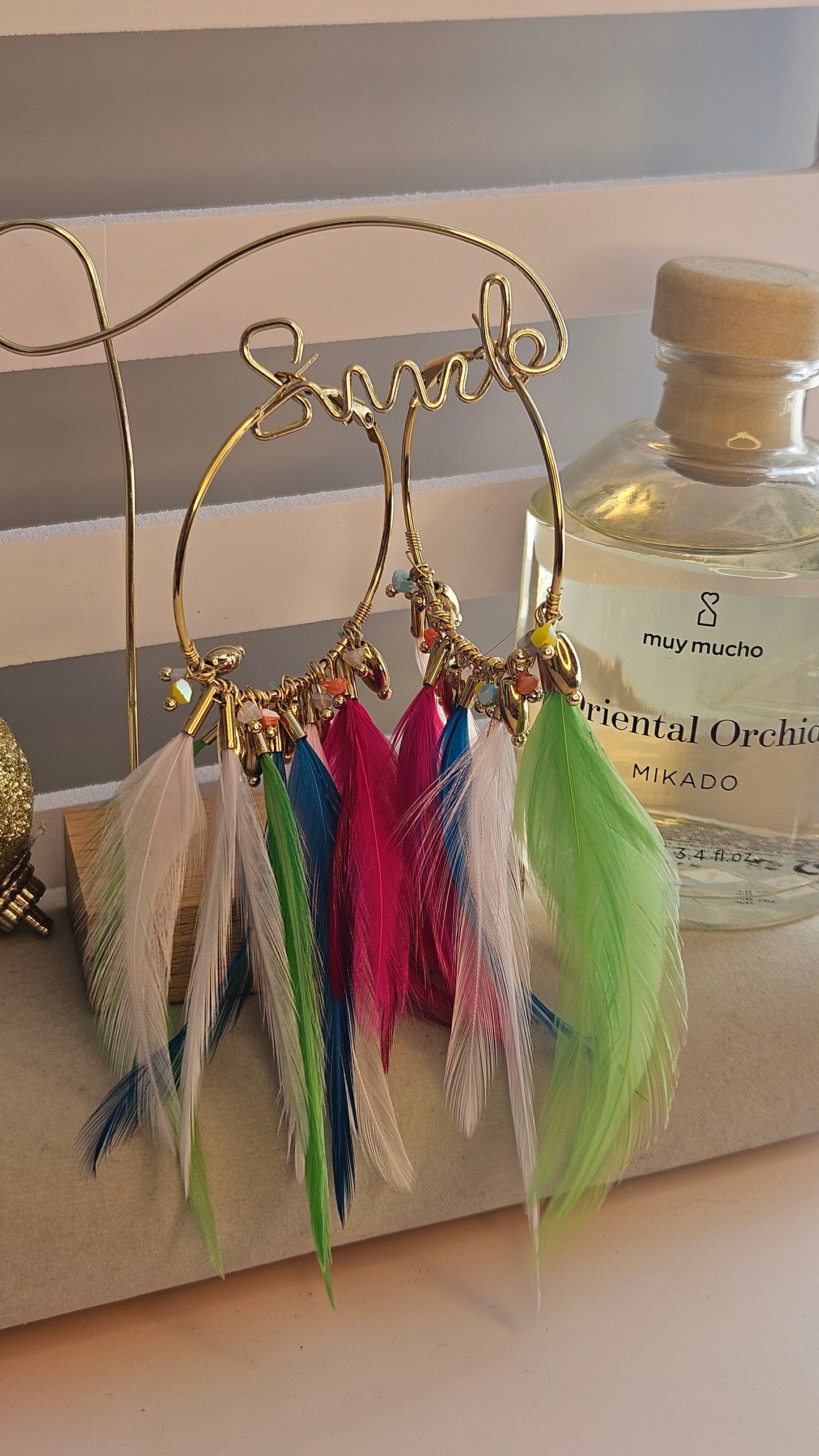 Boucles d'oreilles créoles plumes multicolore