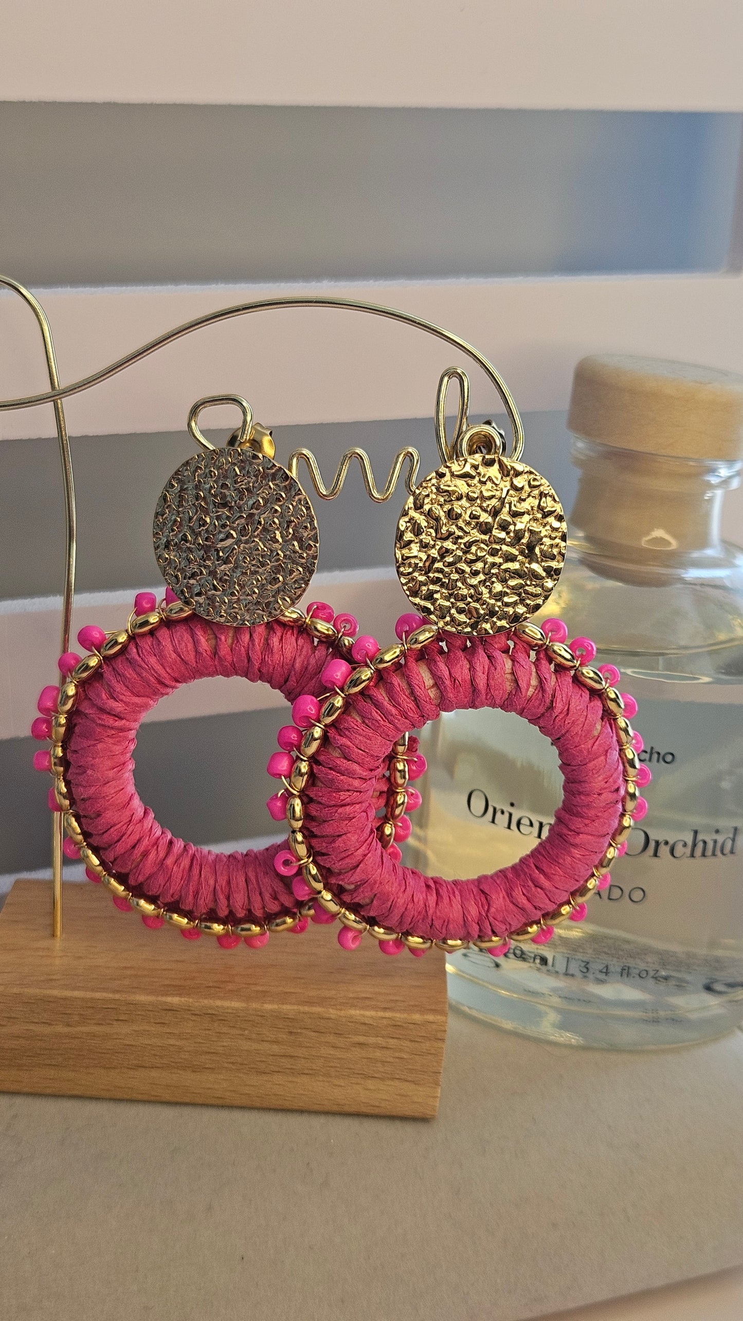 Boucles d'oreilles rose creoles rafia
