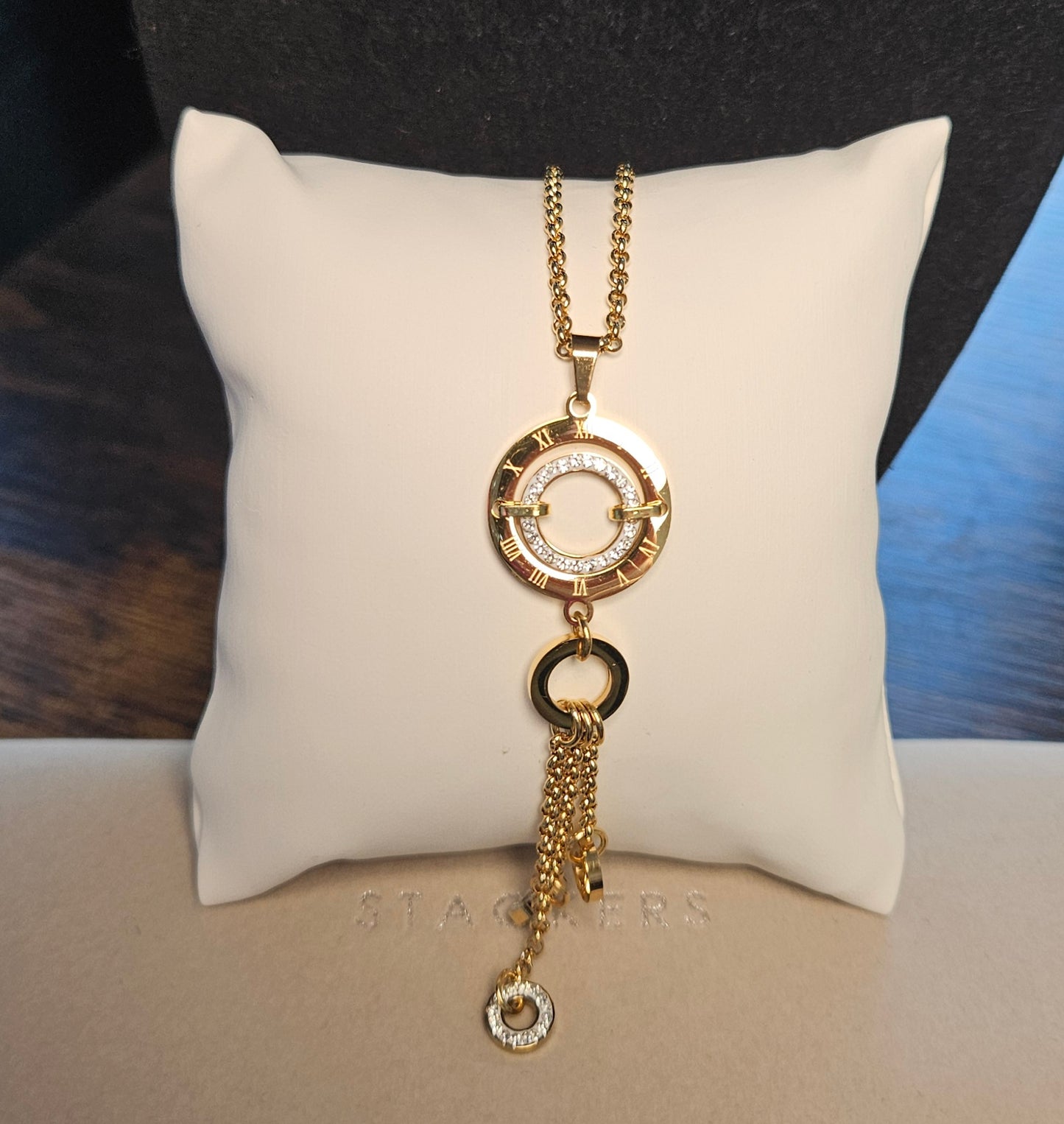 Collier chiffre romain strass et chaines