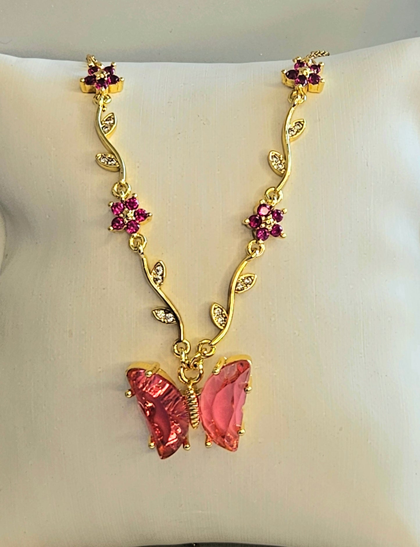 Collier cristal papillon rose