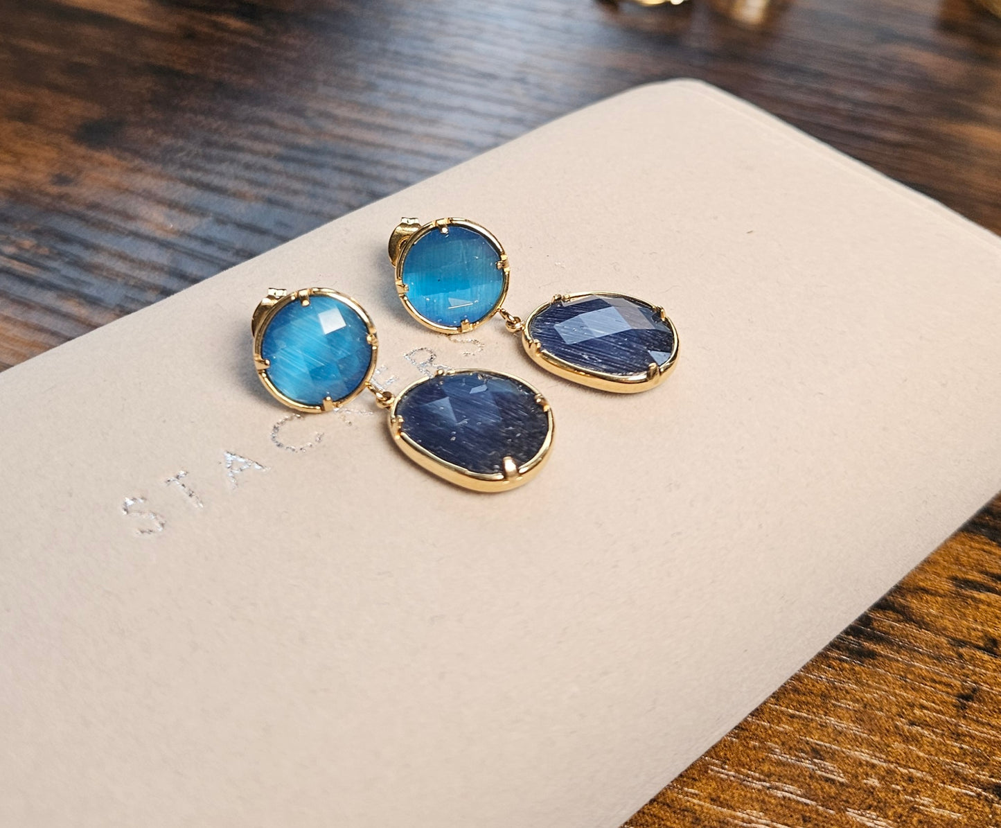 Boucles d'oreilles cristal bleue 2 pierres