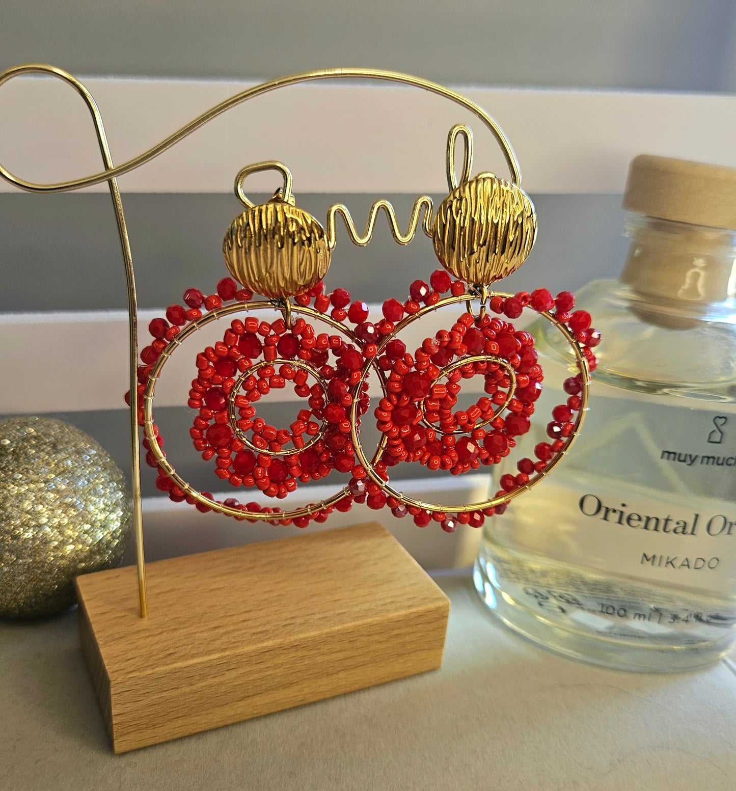 Boucles d'oreilles créoles perles rouges