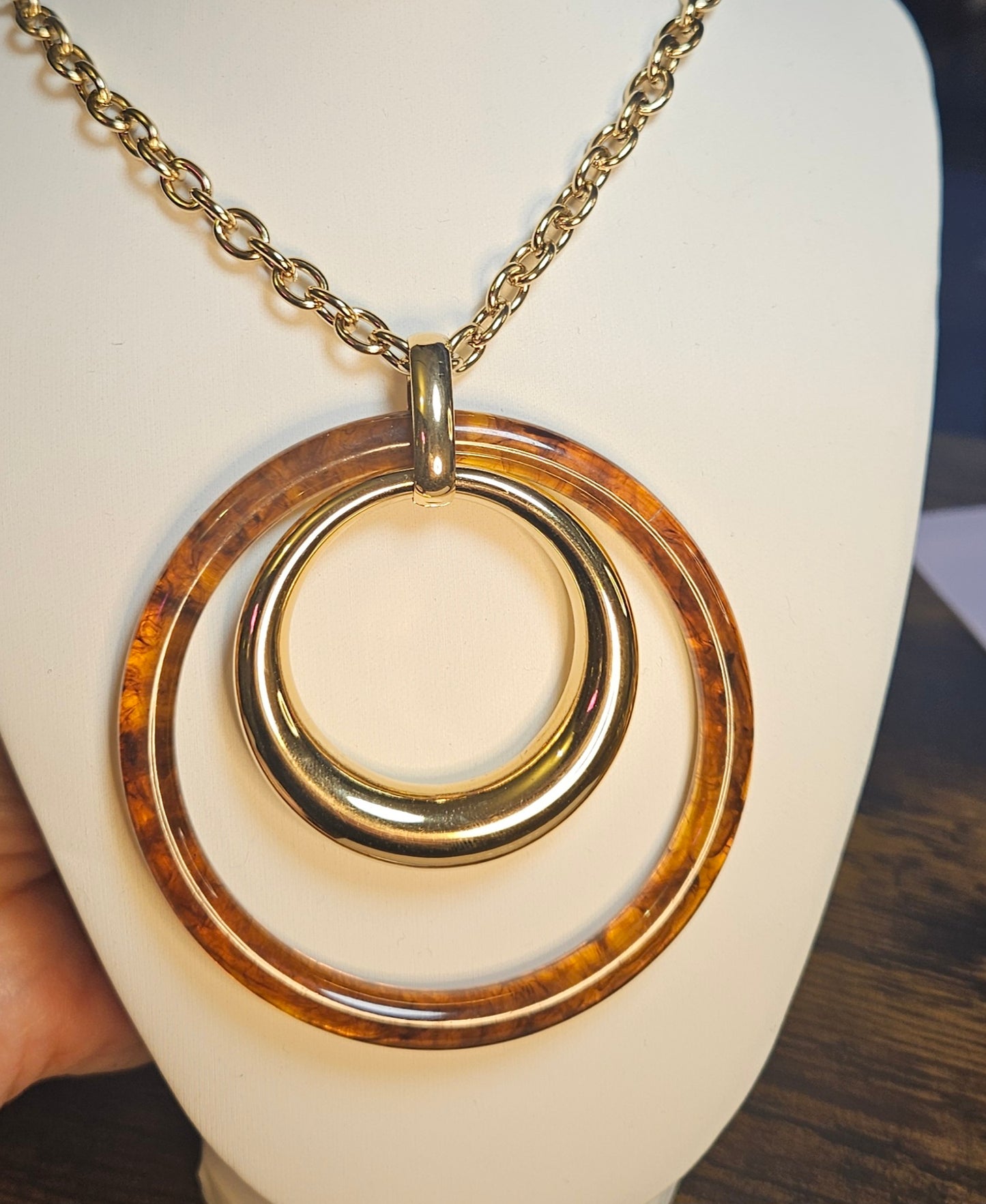 Collier cercle resine et acier