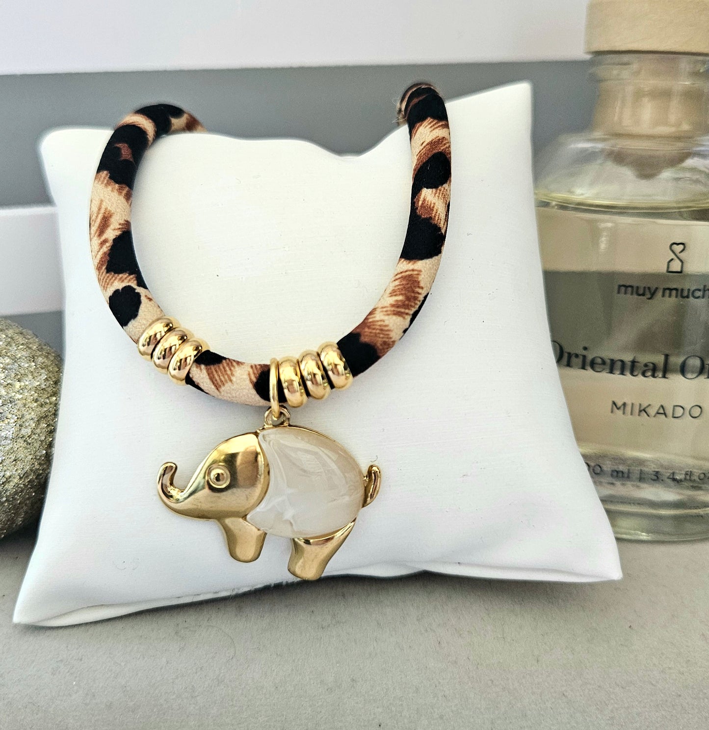 Collier éléphant nacre