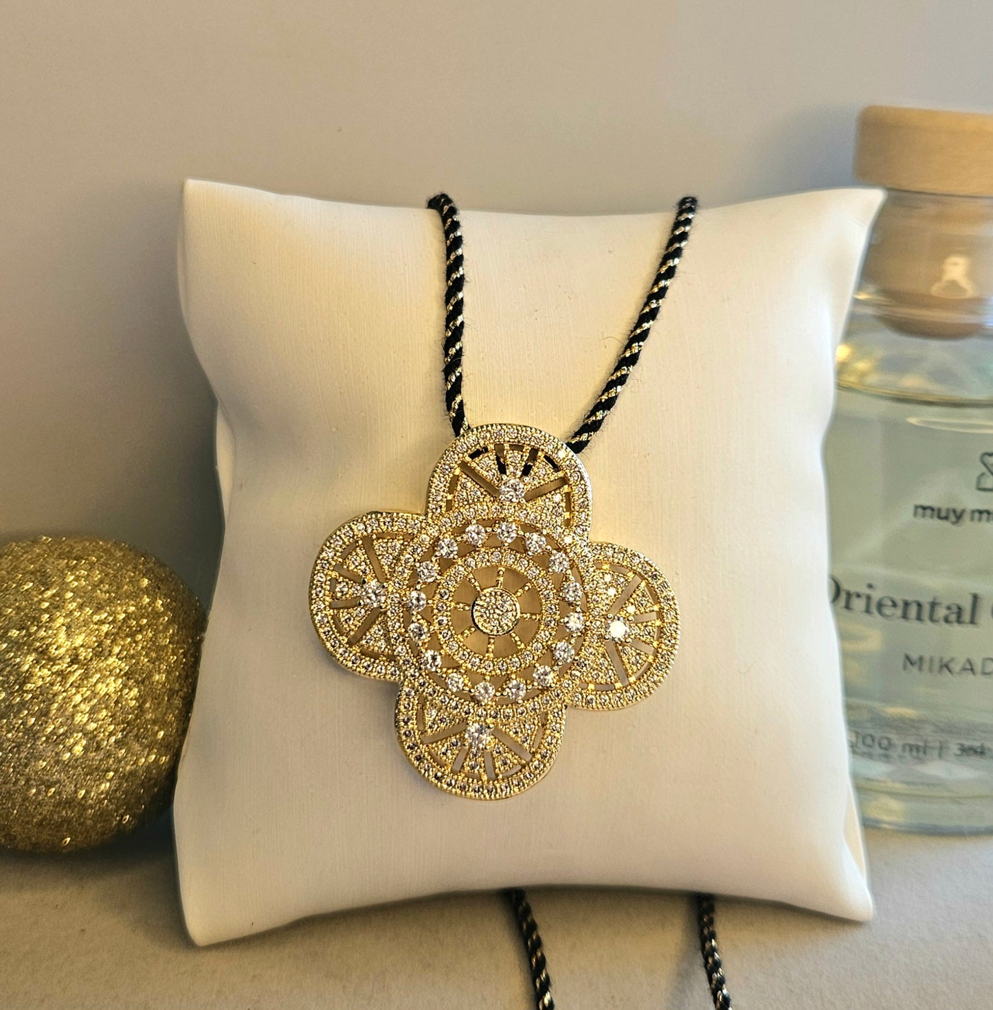 Collier trefle zirconium