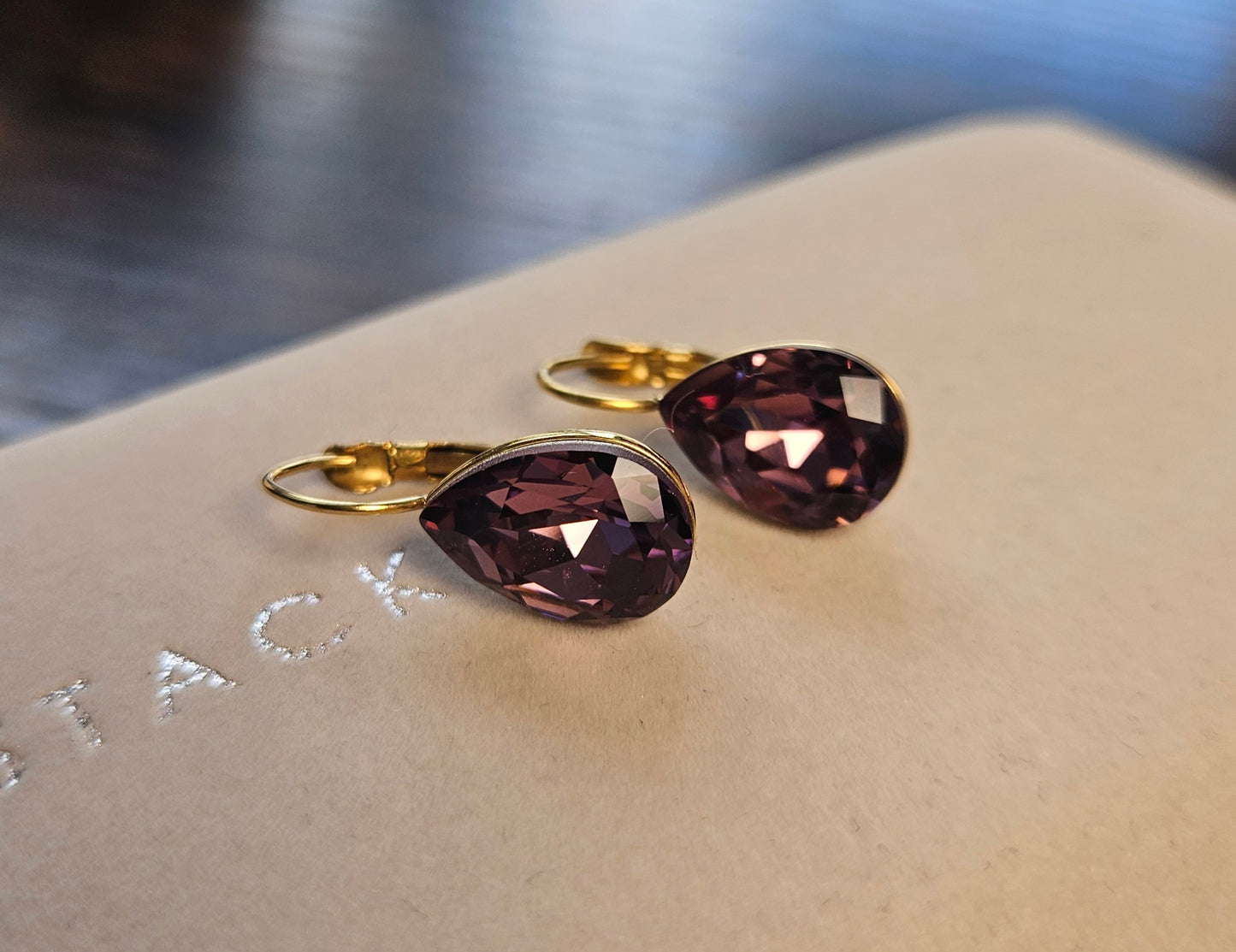 Boucle d'oreille swaroski mauve