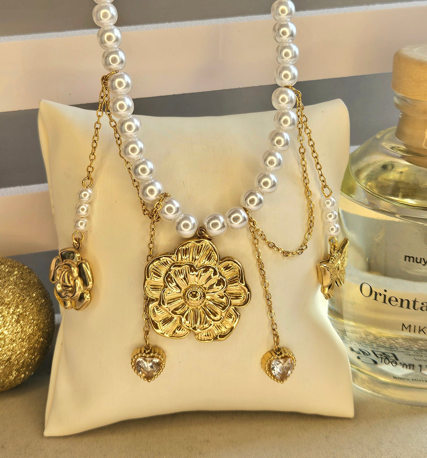 Collier perles fleur et chaîne
