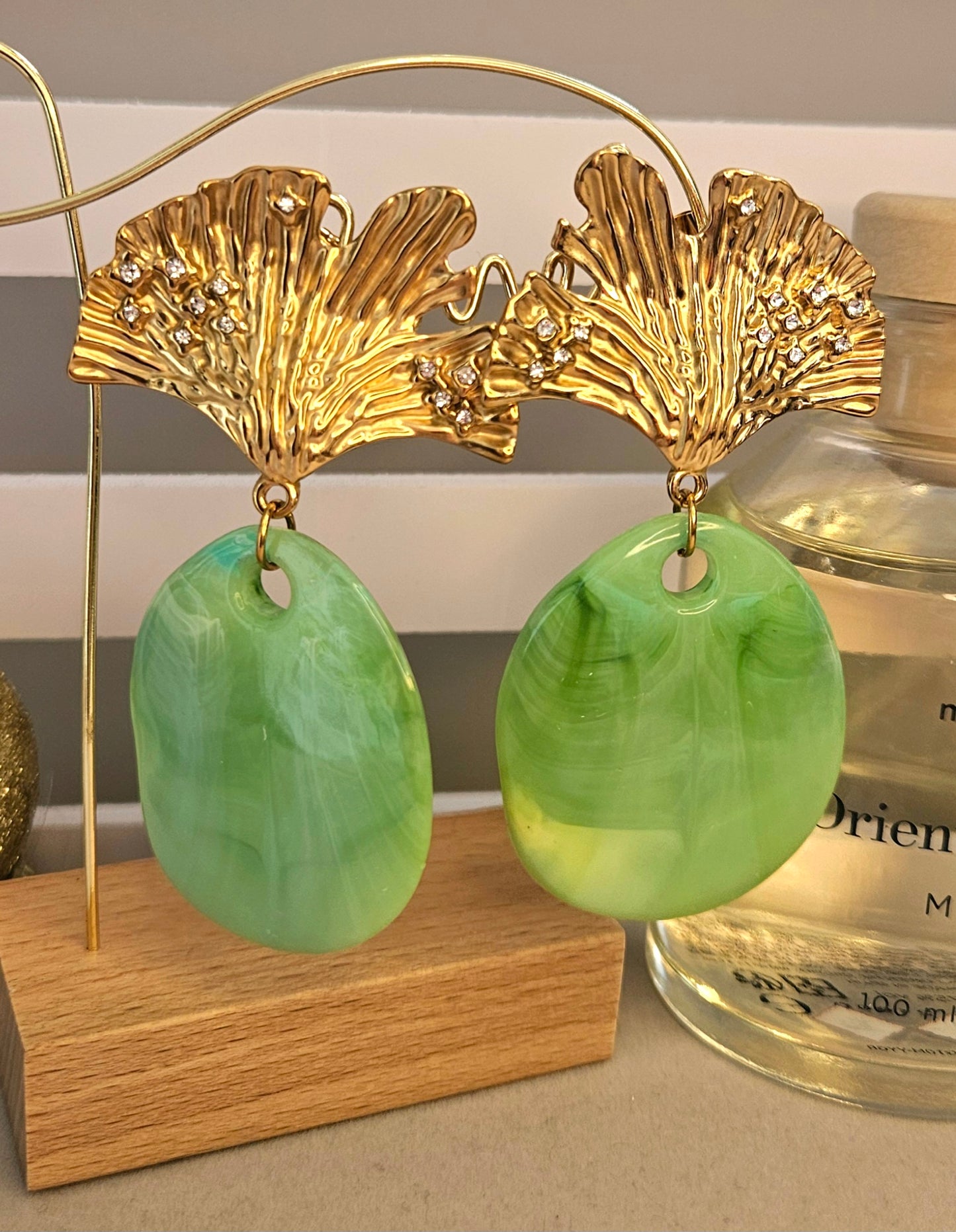 Boucles d'oreilles vertes et fleurs
