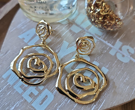 Boucles d'oreilles pendantes fleur ajourée