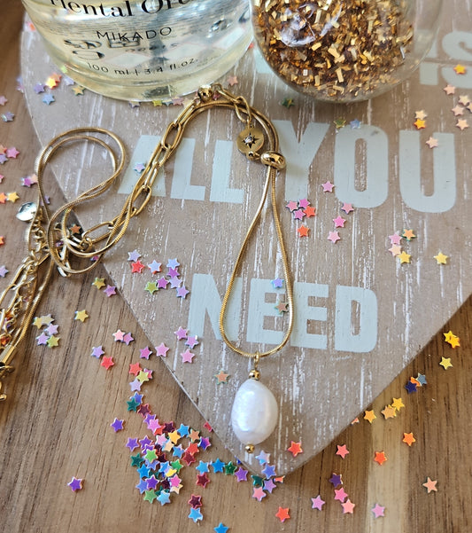 Adjustable pearl necklace