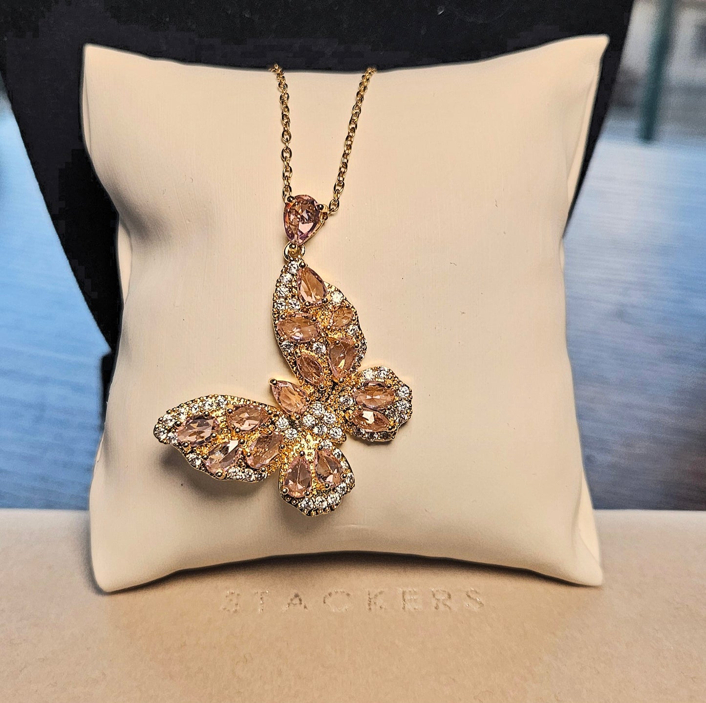 Collier cristal rose papillon