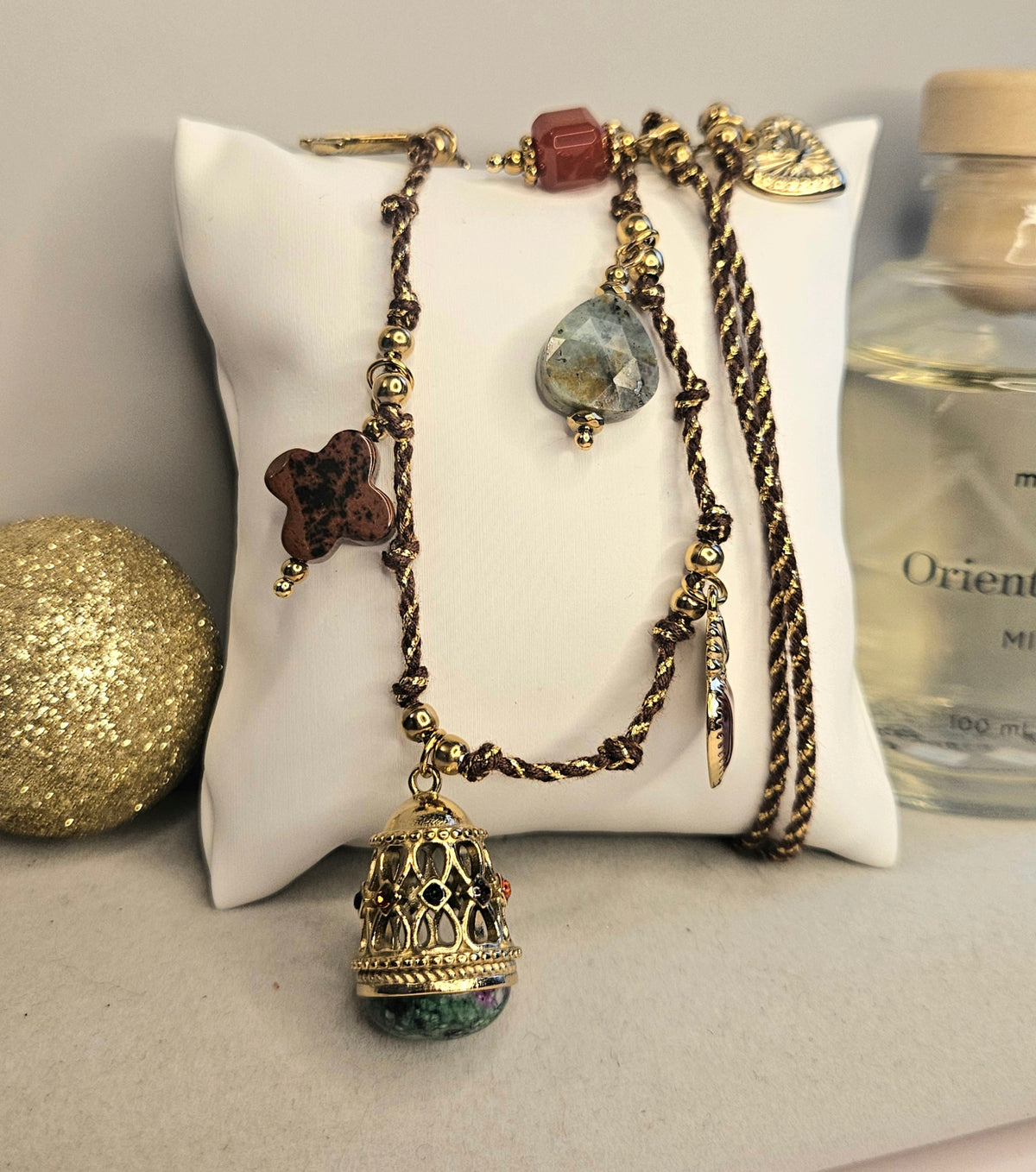 Collier sautoir tout en pierre oriental