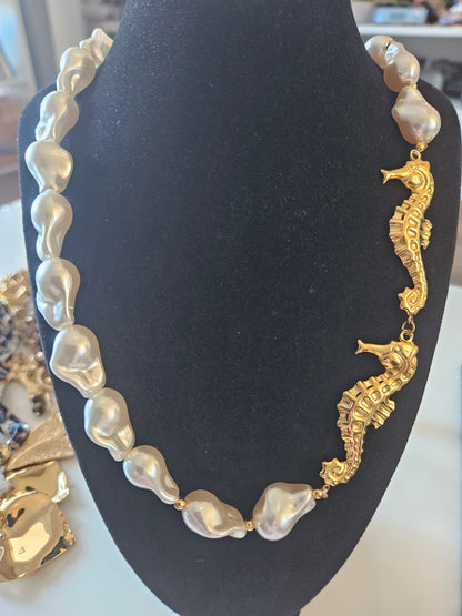 Collier sautoir perle hippocampe