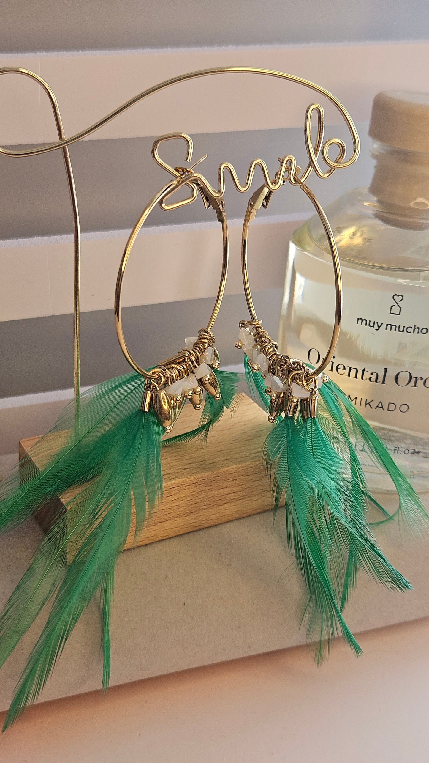 Boucles d'oreilles créoles plume verte