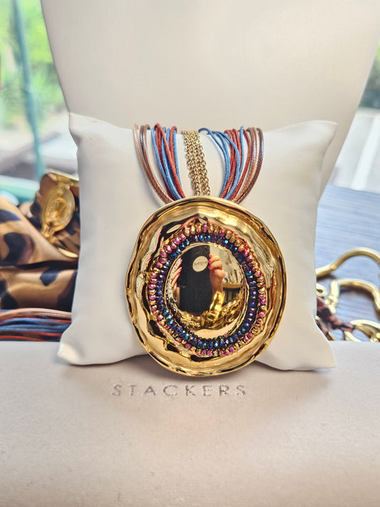 Collier médaille martelée et perles