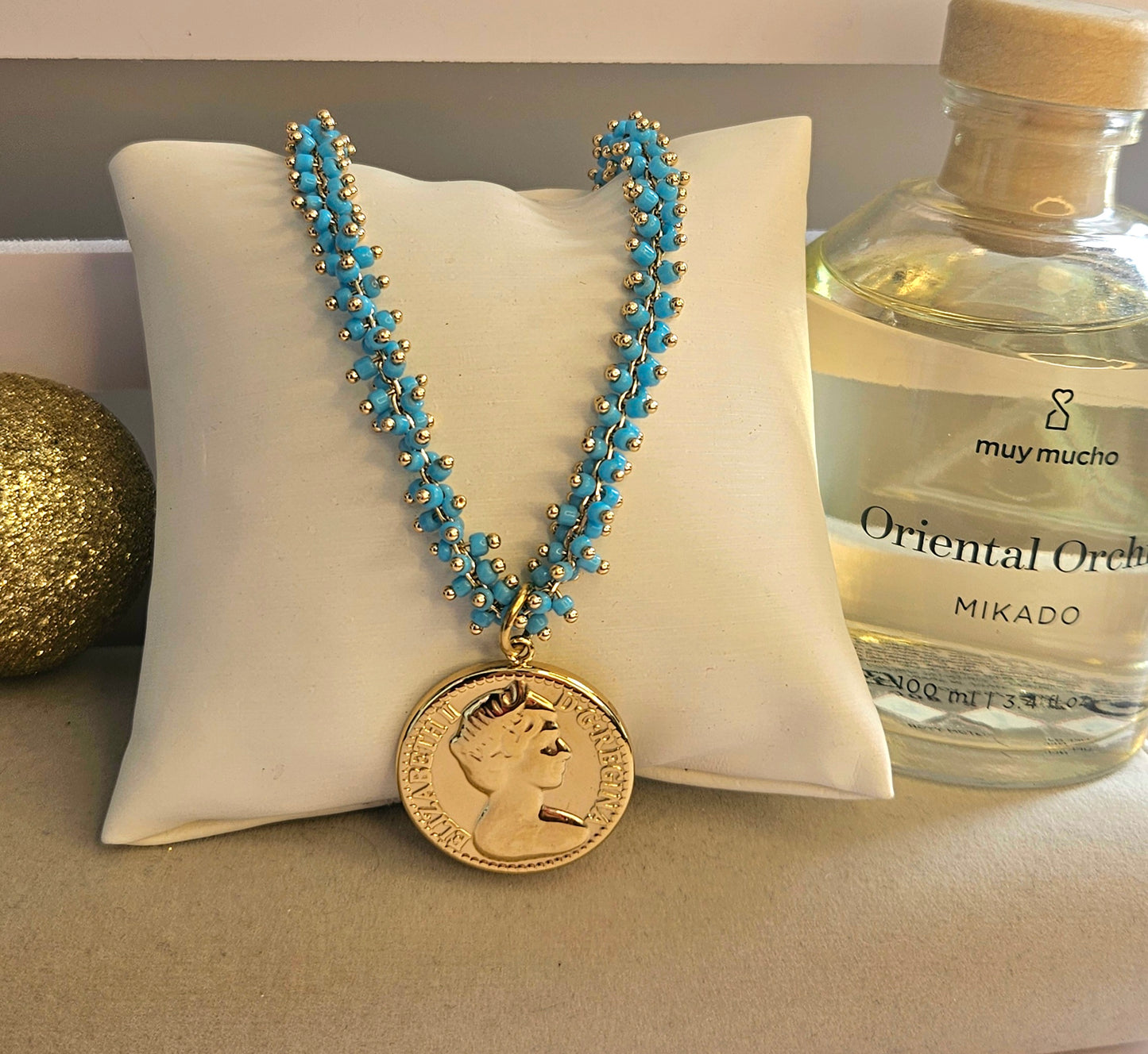Collier piece perle bleu