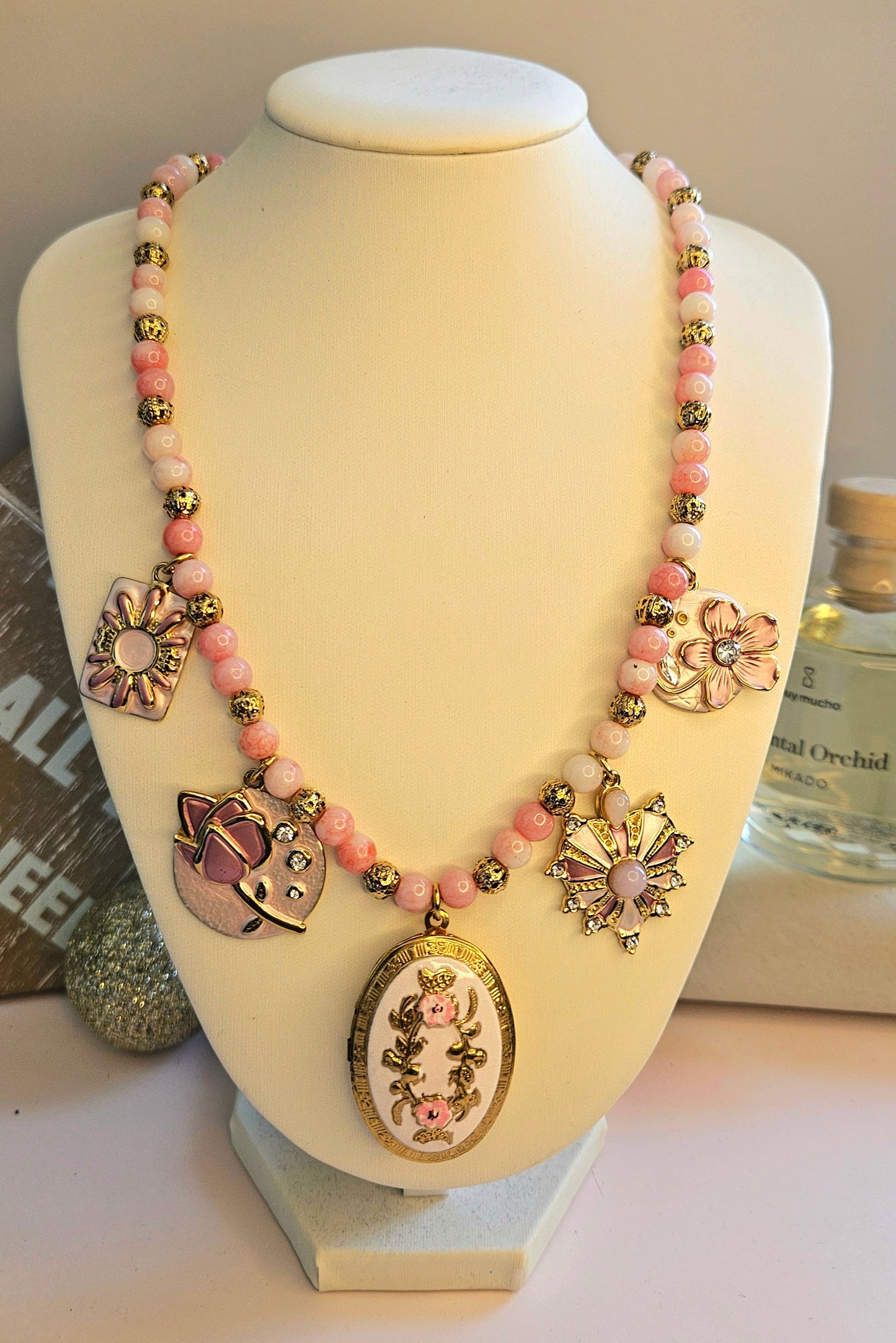 Collier rose fleur perle pierre