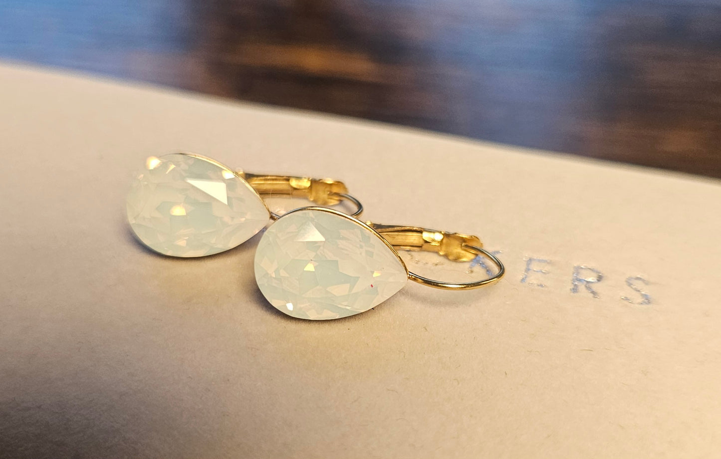 Boucle d'oreille swaroski blanc givré