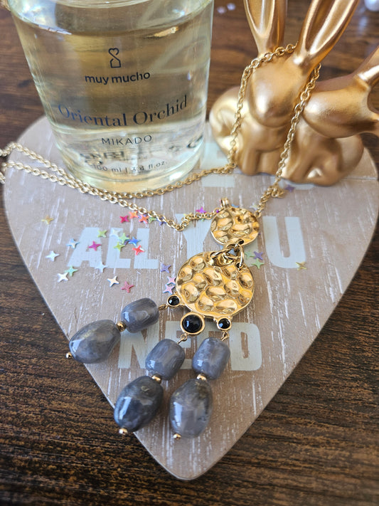 Collier sautoir perle grise