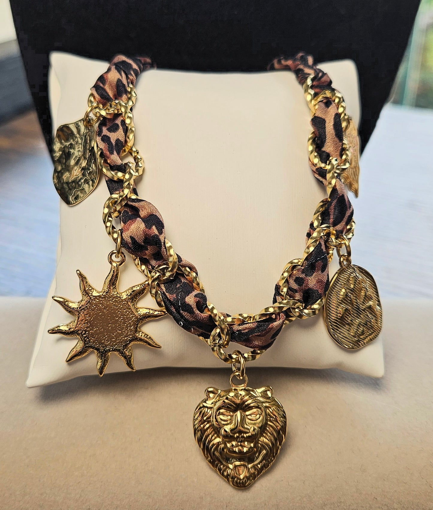 Collier foulard leopard