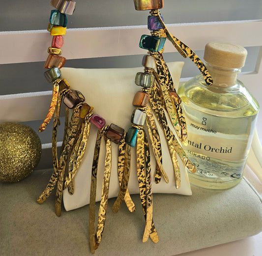 Collier pierre naturelle et pétales longue