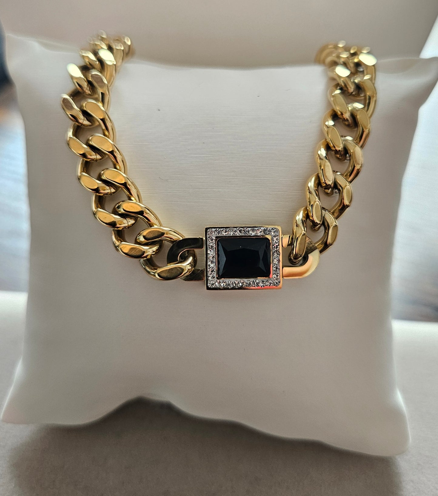 Collier cristal noire carre