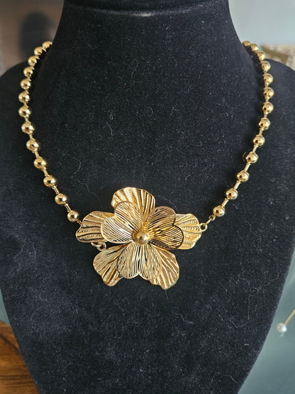 Collier sautoir fleur