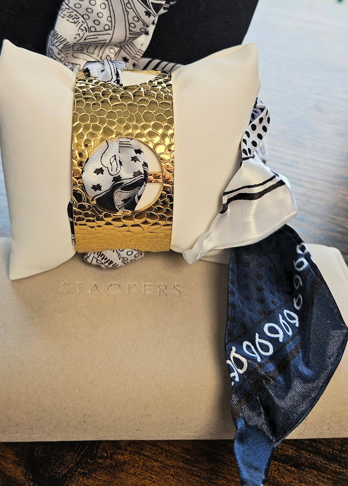 Bracelet manchette foulard bleu