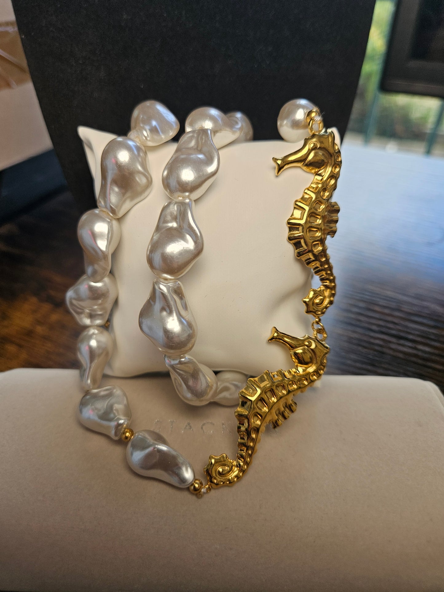 Collier sautoir perle hippocampe