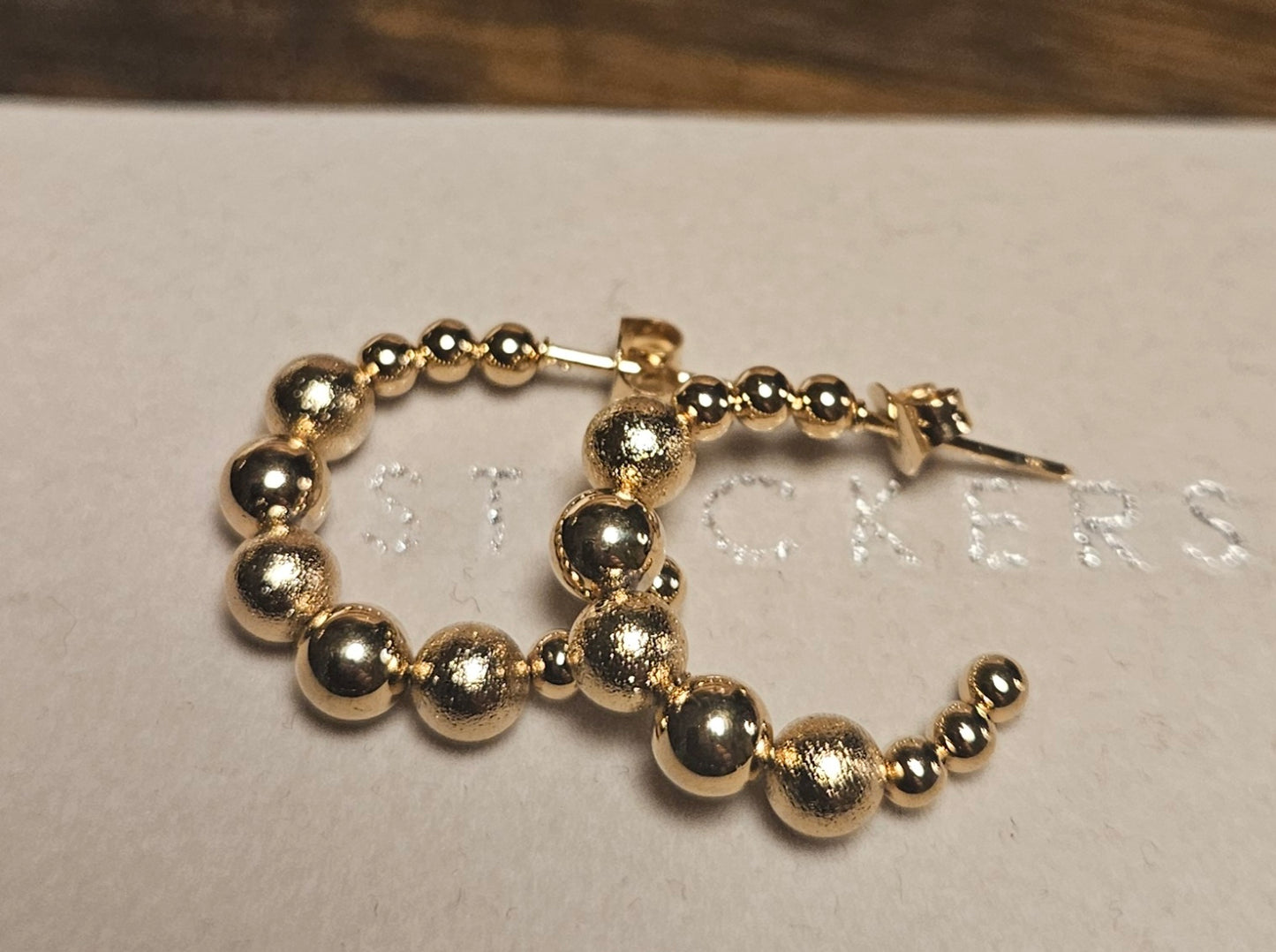 Boucles d'oreilles créoles petite perles mat et brillantes