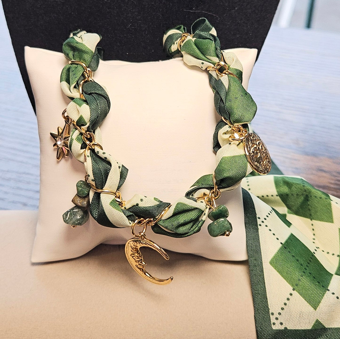 Collier vert foulard