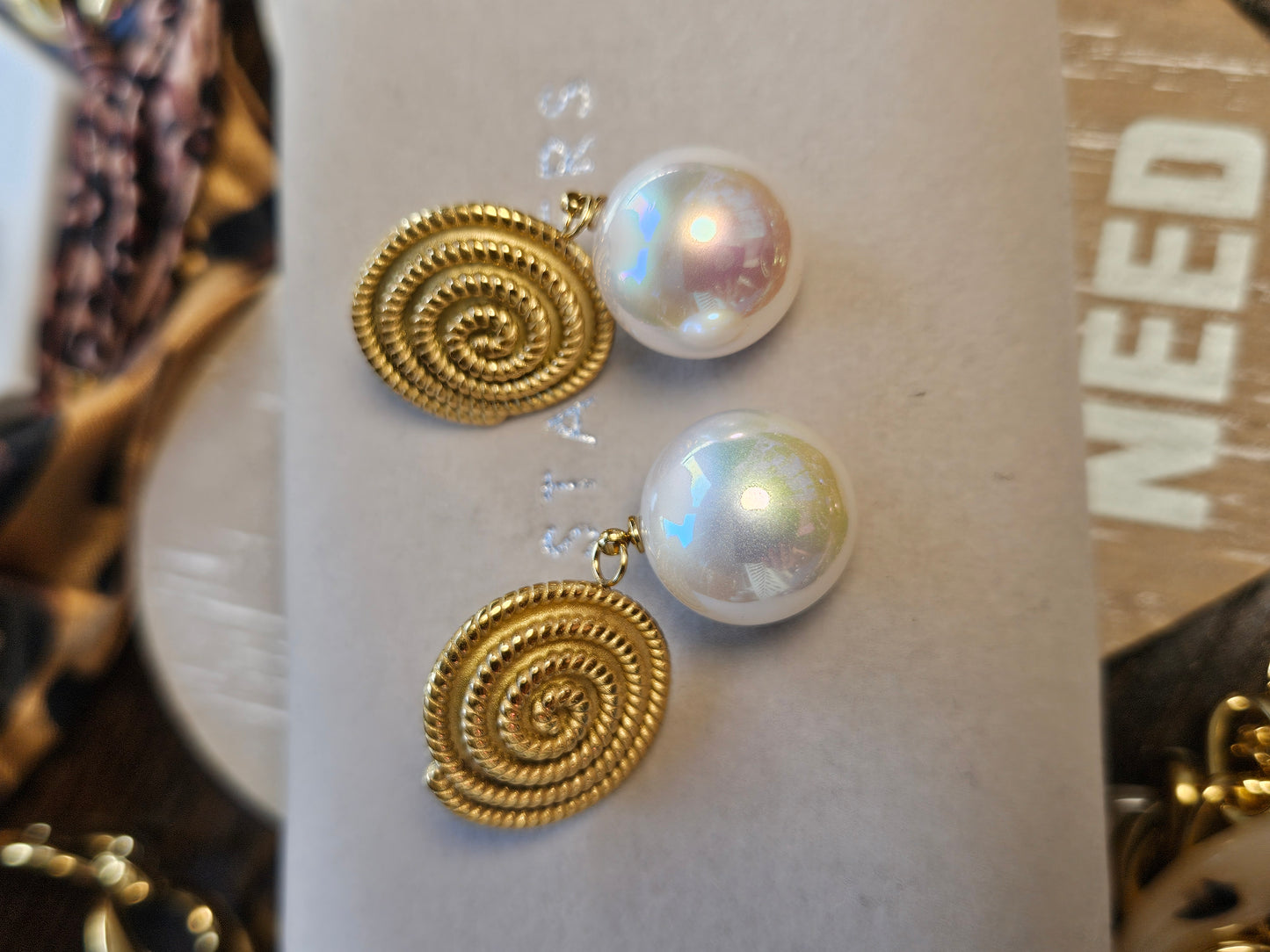 Boucles d'oreilles perles et acier tourbillon