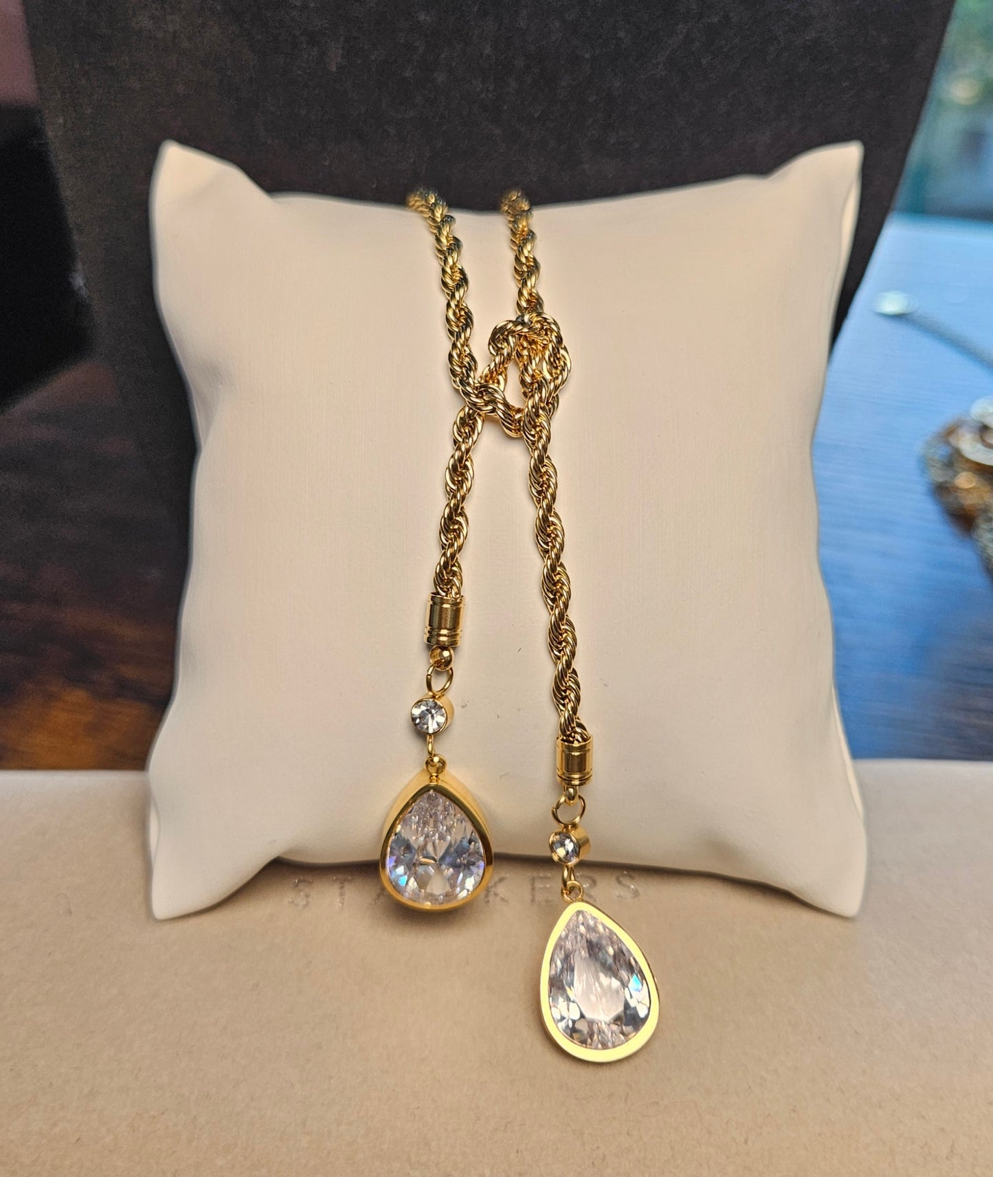 Collier 2 gouttes cristal  et noeud