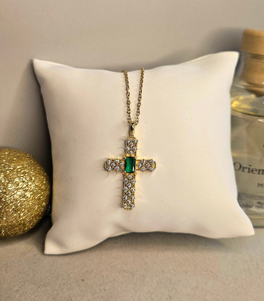 Collier croix centre vert cristal