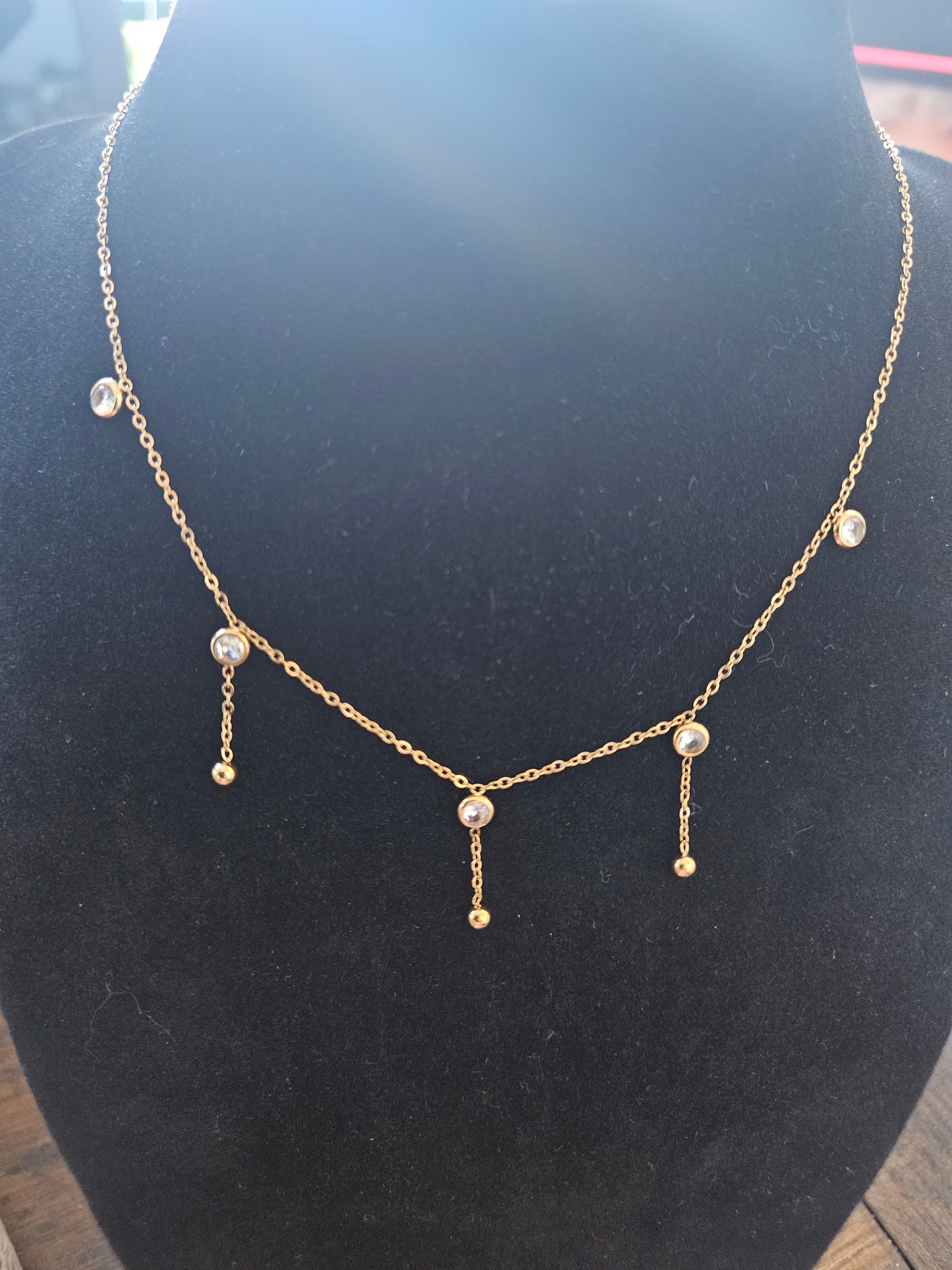 Collier strass et perle d'acier