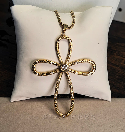 Collier grande croix avec zirconium au milieu