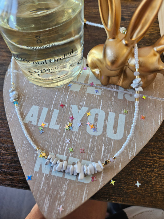 Collier fait main pierre naturelle blanche