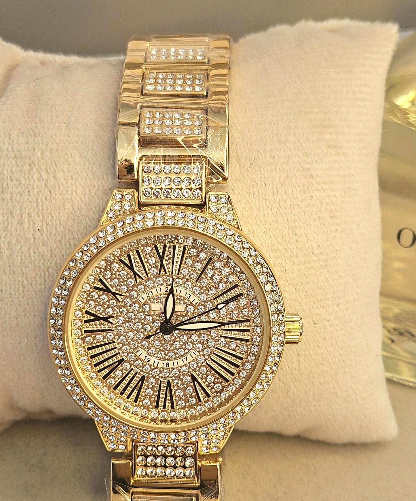Montre dore strass moyenne