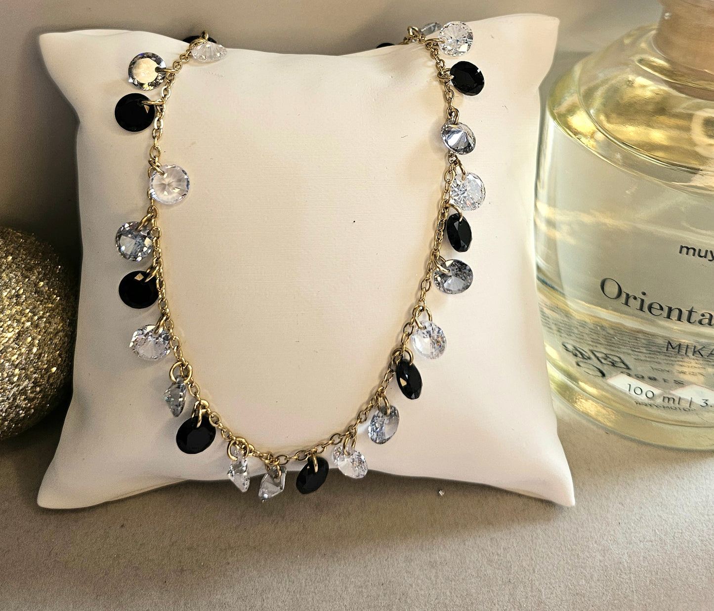 Collier cristal noir et blanc goutte