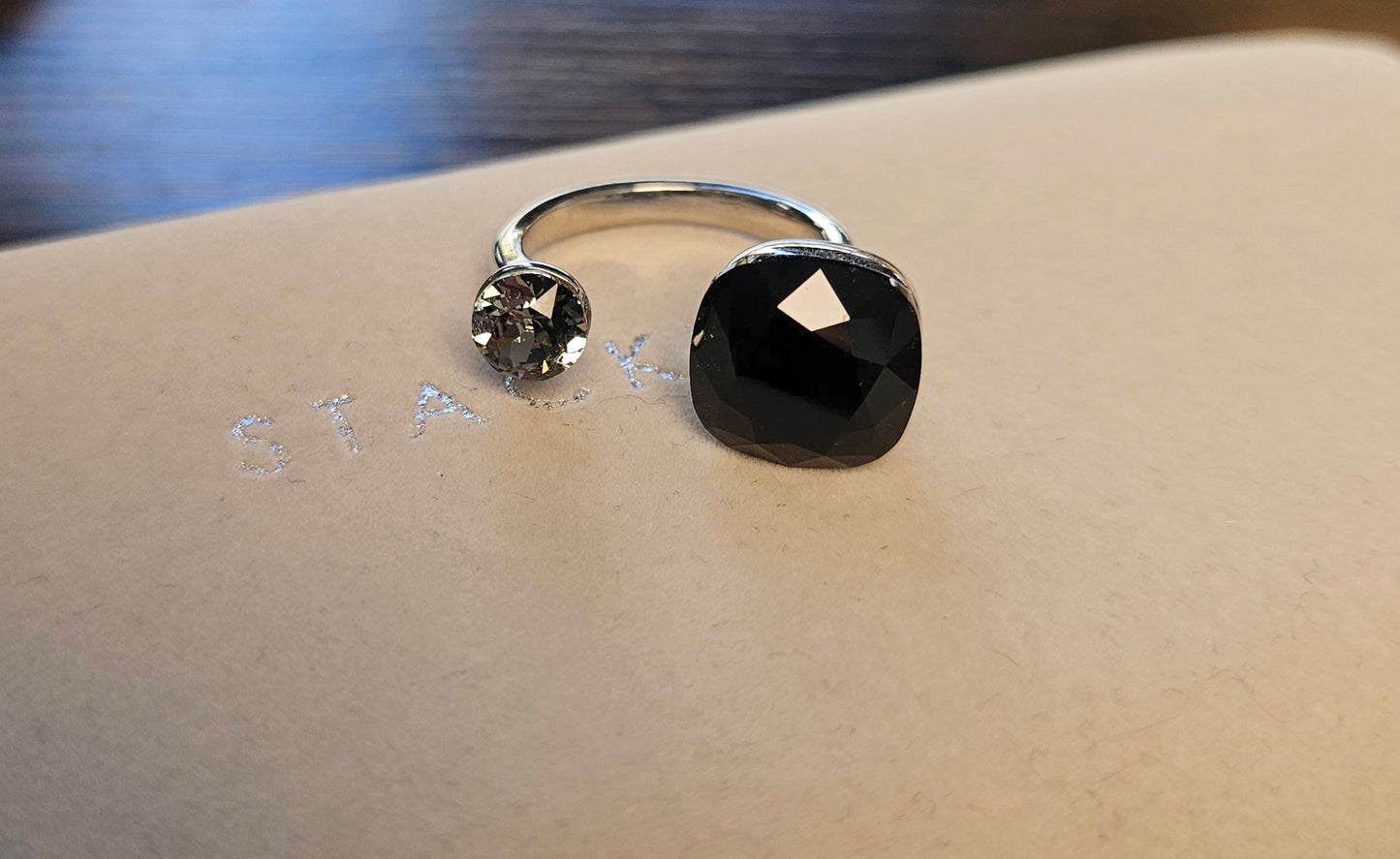 Bague swarovski noir couleur