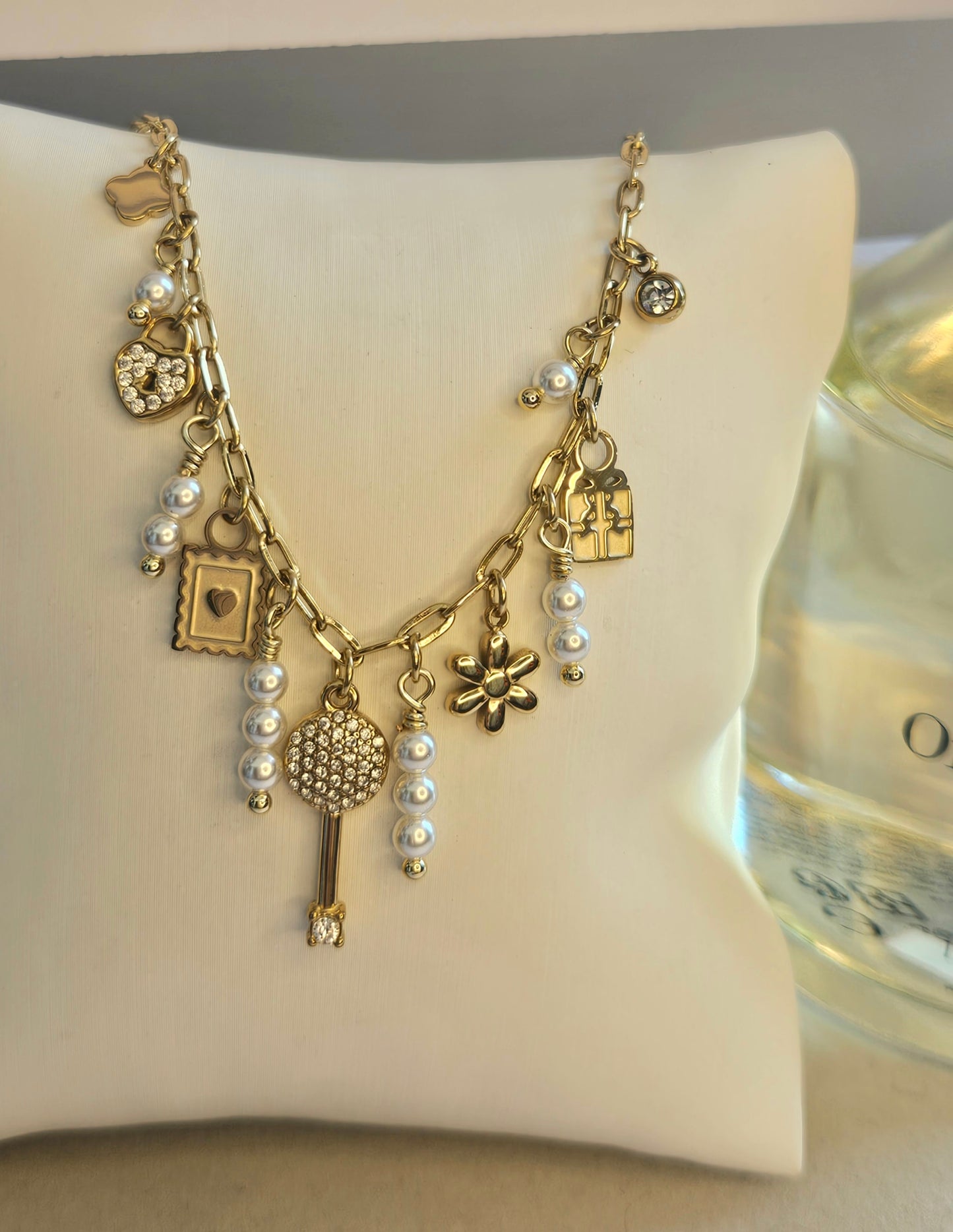 Collier breloque perle fleur