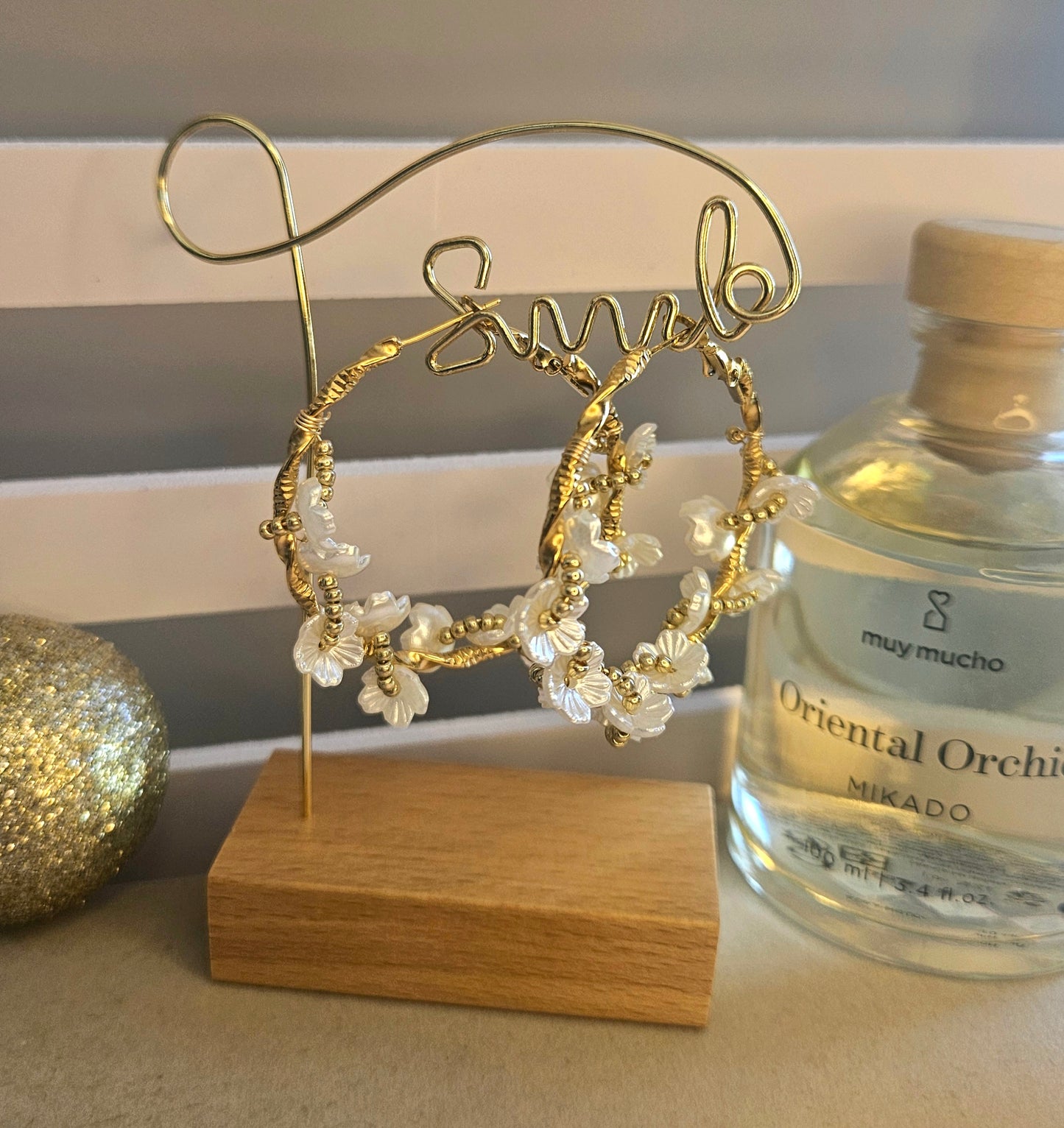 Boucles d'oreilles fleurs nacrees