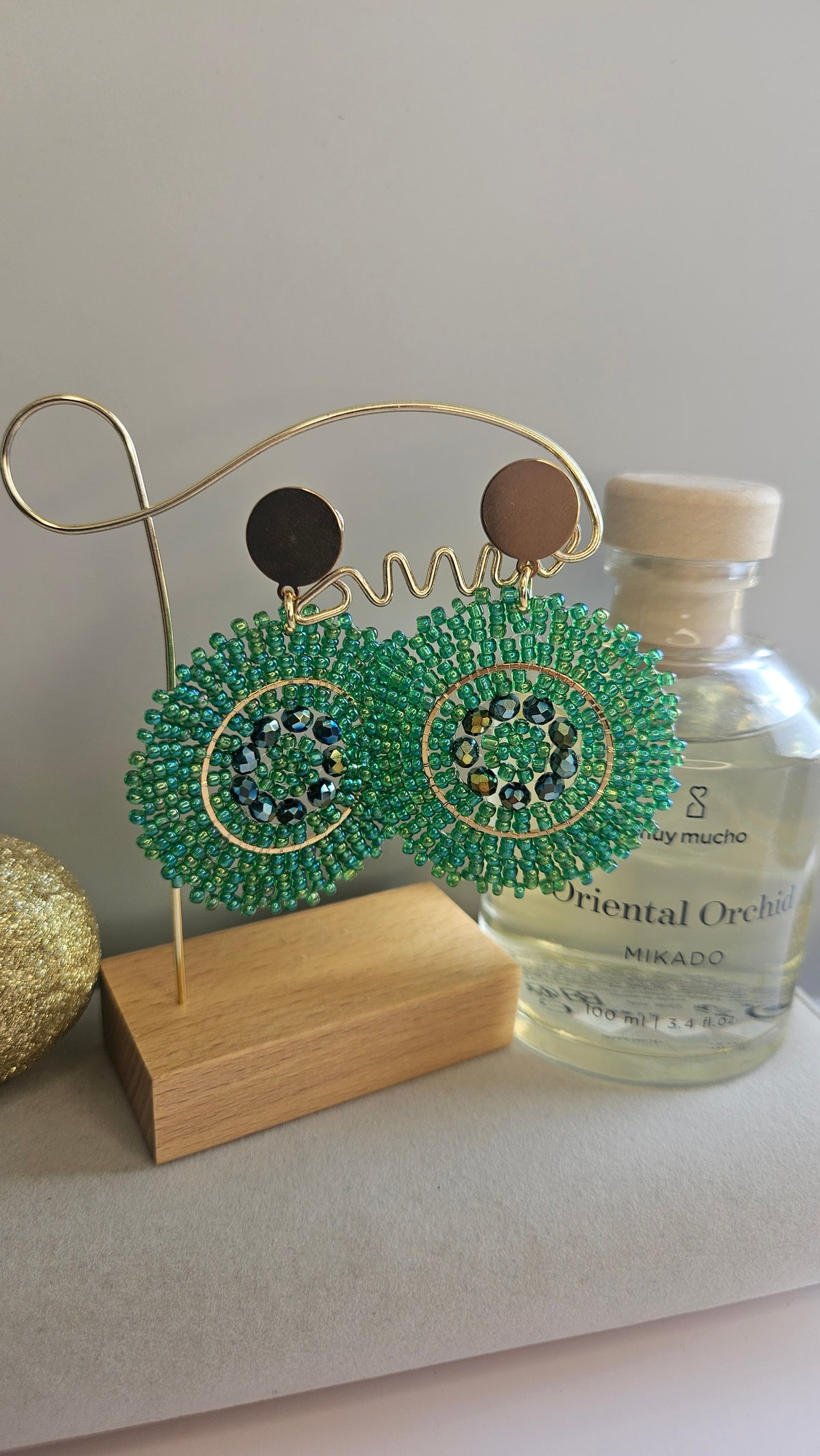 Boucles d'oreilles créoles perles verte cristal