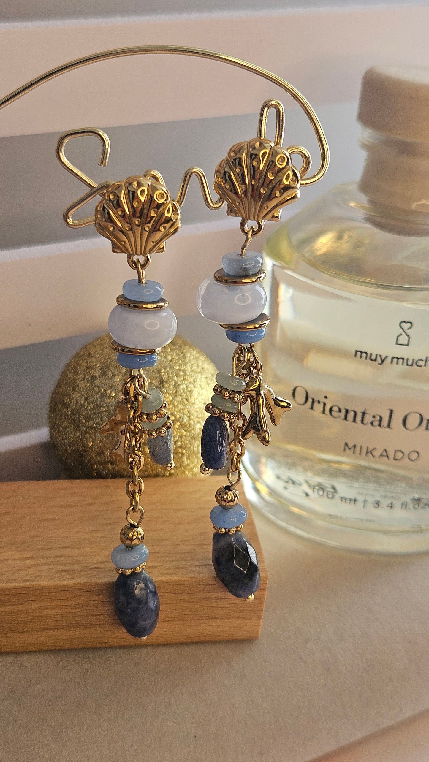 Boucles d'oreilles pendantes bleu perle verre